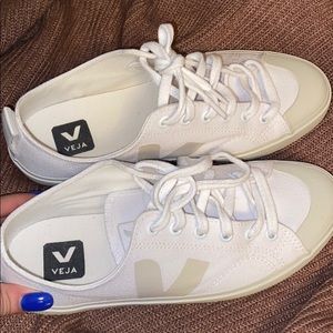 VEJA CANVAS SNEAKERS